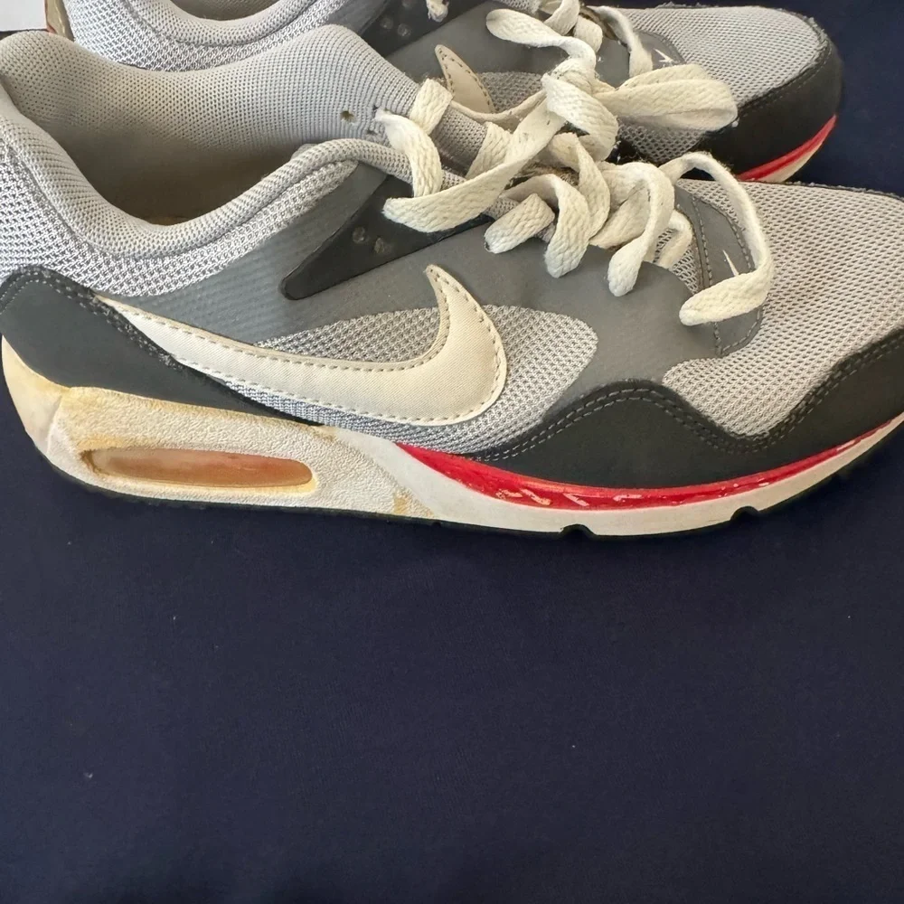 Vintage Women’s Nike Air Sunrise Livestrong 2012 Size 7